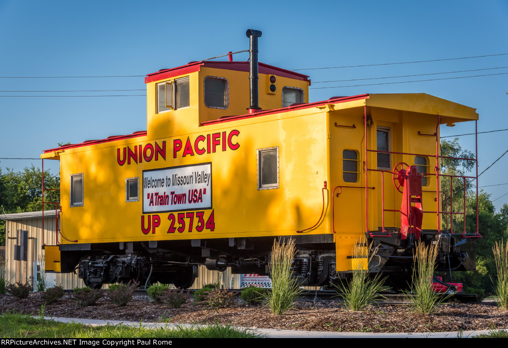 UP 25734  Caboose on display